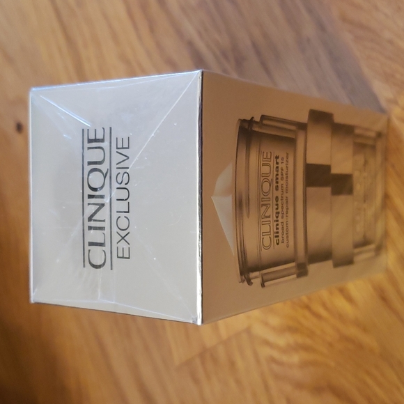 Clinique Exclusive smart day and night moisturizer - Picture 2 of 3